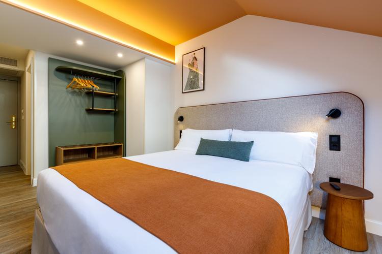 Double or Twin Room 2 Adults