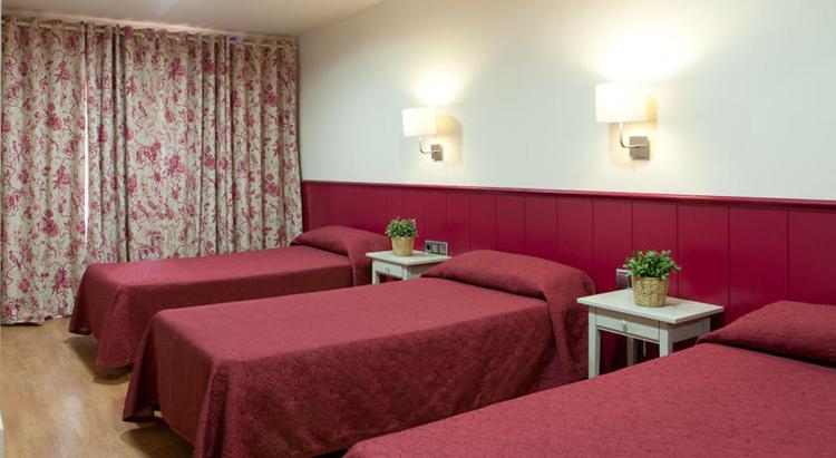 TRIPLE ROOM